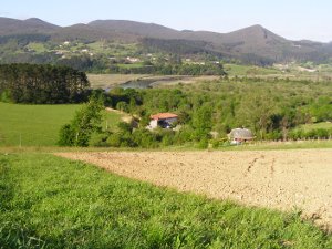 Molino Mallukitza visto desde el altozano del barrio Kanpantxu (Murueta). 